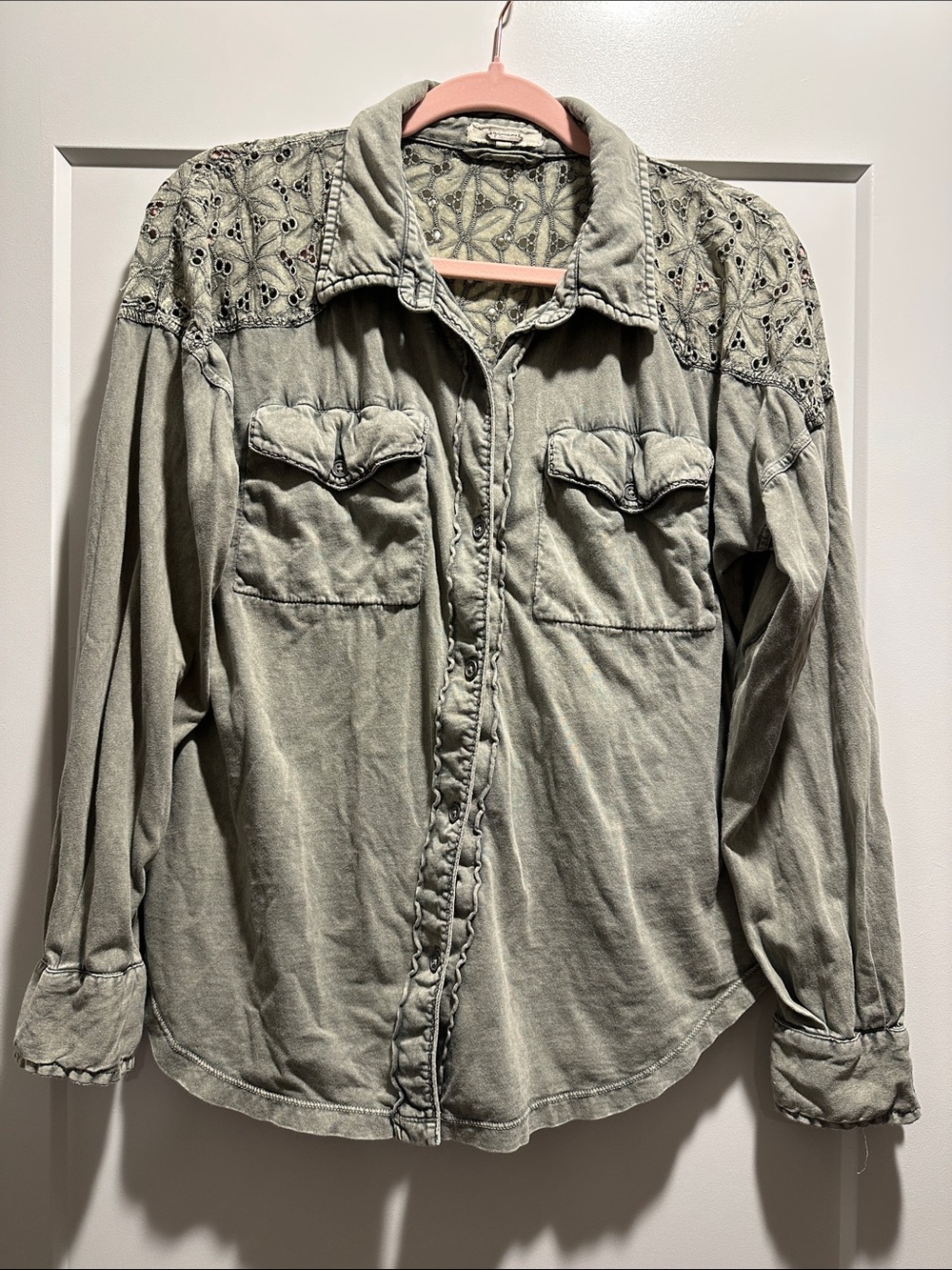 Women’s Embroidered Shoulder Button-Front Shirt - Sage